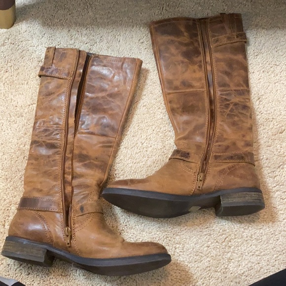 Boots - Picture 2 of 5